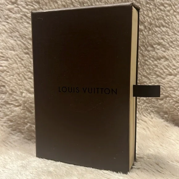 LOUIS VUITTON Tortoise Lock and Key Bag Charm/Key Holder - Picture 9 of 16